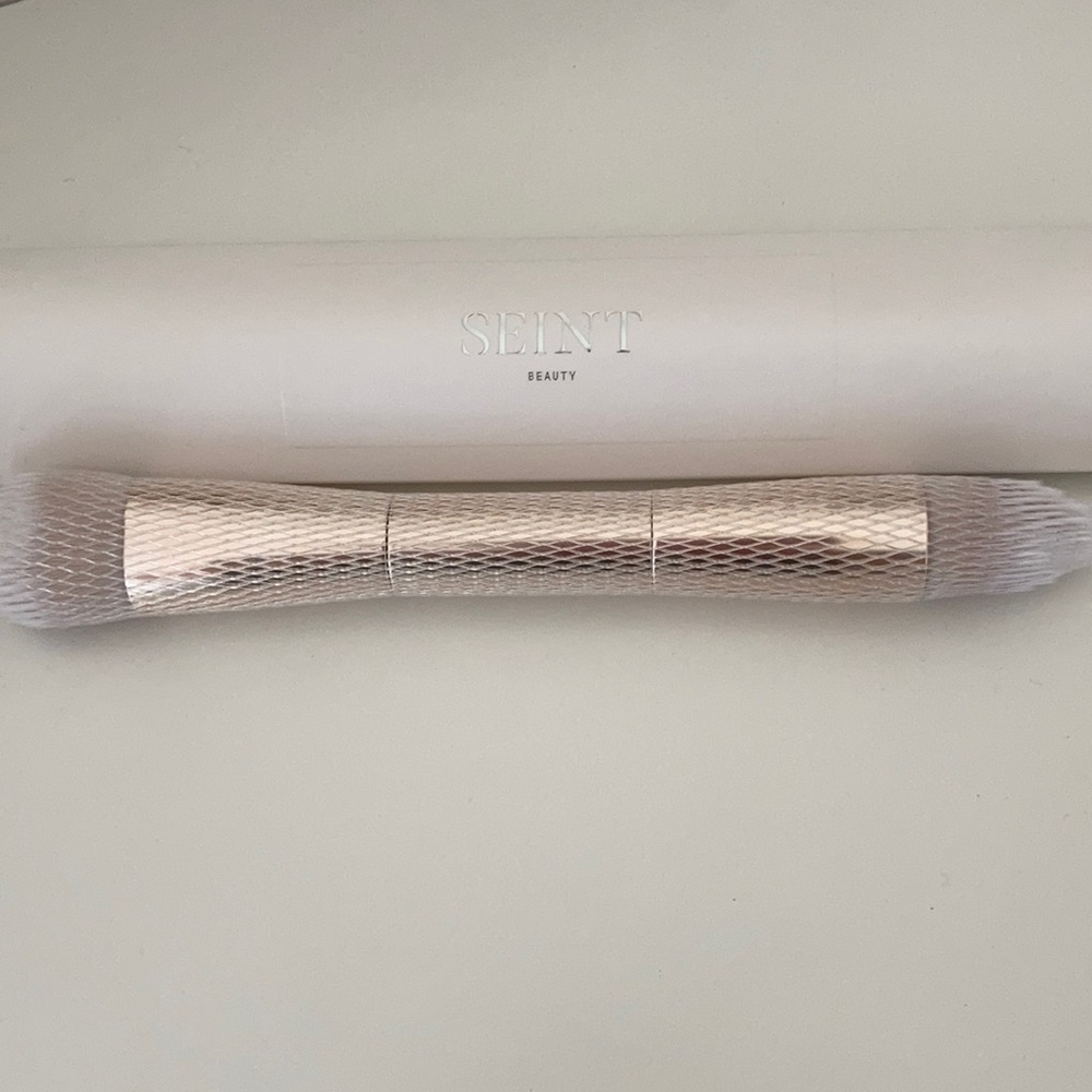 Seint IIID Brush